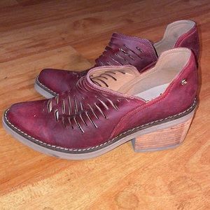 COPY - Heyas burgundy leather cowboy booties. Size 8.